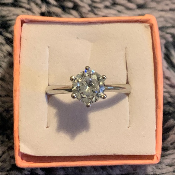❤️ABSOLUTELY STUNNING RING VERIFIED MADE W/ 18k WHITE GOLD AND AAA+ ZIRCONIAS❤️ - Picture 8 of 12